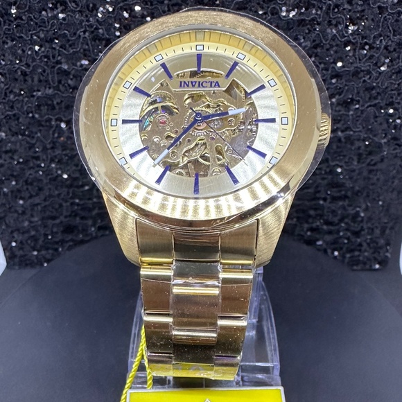 Men's (NWT) Golden Skeletonized Face with a Gold Bezel and Gold Band - Picture 3 of 6